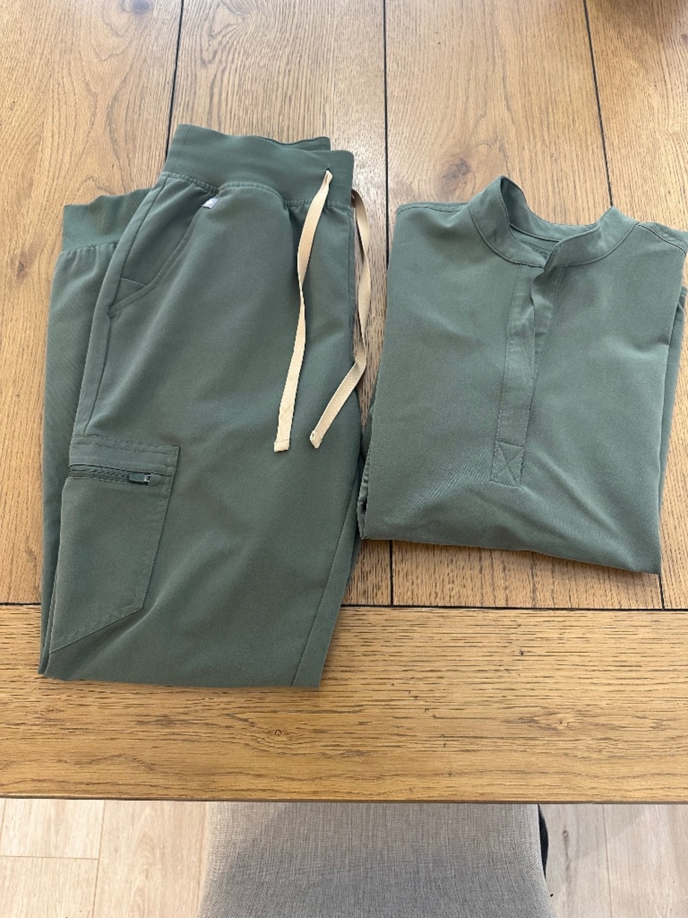 Figs scrubs